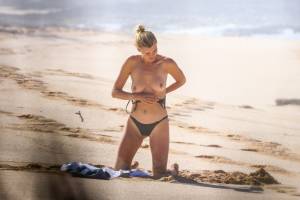 Kelly Rohrbach Topless On The Beach In Hawaii-37b42vp0nw.jpg