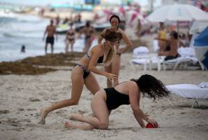 Eugenie Bouchard Nip Slip On The Beach In Miami77b4h6no2a.jpg