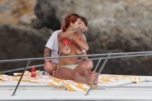 Rita Ora Topless On A Yacht In Tuscany v7b4h2gfx0