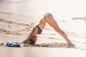 Kelly Rohrbach Topless On The Beach In Hawaii-l7b42v9nst.jpg