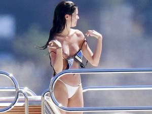 Sara Sampaio Topless Sunbathing On A Yacht In France-u7b47nb3us.jpg