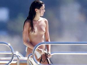 Sara Sampaio Topless Sunbathing On A Yacht In France57b47mxxte.jpg