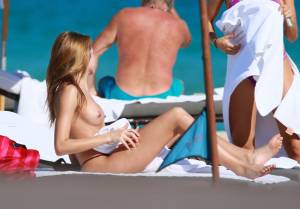 Ashlen-Alexandra-Topless-At-The-Beach-In-Miami-47b47pj75q.jpg