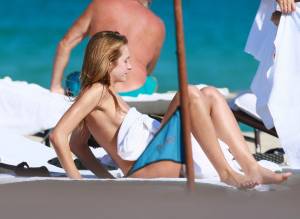 Ashlen Alexandra Topless At The Beach In Miamic7b47pmxlp.jpg