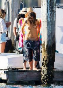 Olympia Valance Topless Candids While Changing For A Photo Shoot17b47m4tgy.jpg
