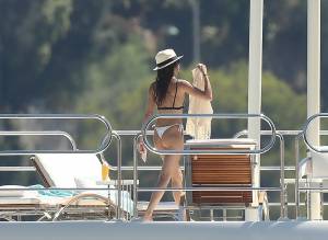 Sara Sampaio Topless Sunbathing On A Yacht In France-17b47muohh.jpg