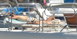 Sara Sampaio Topless Sunbathing On A Yacht In Francem7b47n3g24.jpg