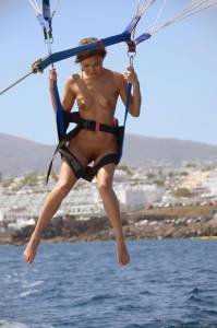 Naked Hang Gliding! x10 g7b59tegsq