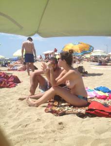 Busty topless beach 2-17b6d2bpfg.jpg