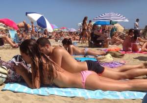 Busty topless beach 2 n7b6d1rxxn
