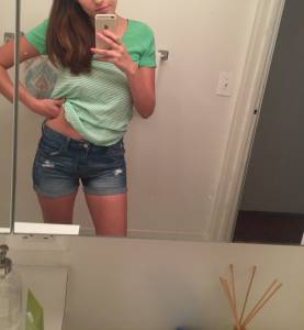 Girlfriend Cooking And Takes A Few Selfies [x91] e7b69gcgba