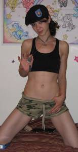 Sexy army brunette x107 77b6rj97x6