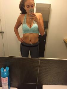 Girlfriend Cooking And Takes A Few Selfies [x91] 47b69g8gbg