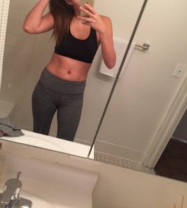 Girlfriend Cooking And Takes A Few Selfies [x91] v7b69gdv03