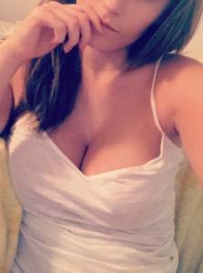 Girlfriend Cooking And Takes A Few Selfies [x91] 27b69fk0fw