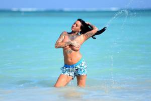 Jemma-Lucy-Topless-On-The-Beach-In-The-Caribbean-o7b74n2bnj.jpg
