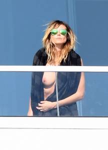 Heidi Klum Topless On A Balcony In Miami-l7b74lgxjp.jpg