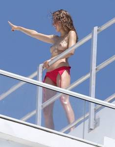 Lindsey Wixson Topless On The Set Of A Photoshoot in Miami-h7b75hh0wf.jpg