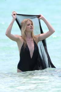 Lara Stone Topless While On A Photo Shoot In Miami-t7b75gx62o.jpg
