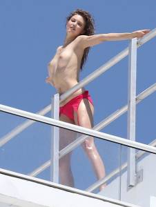 Lindsey Wixson Topless On The Set Of A Photoshoot in Miami-27b75hn31t.jpg