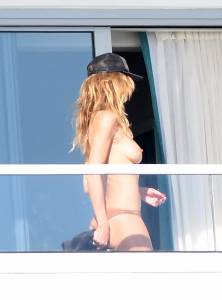 Heidi Klum Topless On A Balcony In Miami-b7b74l4pwg.jpg