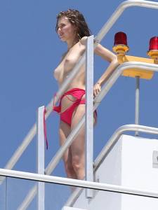 Lindsey Wixson Topless On The Set Of A Photoshoot in Miami17b75h4i5h.jpg