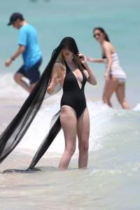 Lara Stone Topless While On A Photo Shoot In Miami-o7b75gjll0.jpg