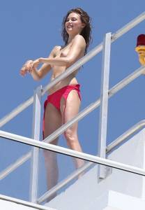 Lindsey Wixson Topless On The Set Of A Photoshoot in Miami-z7b75h16fy.jpg