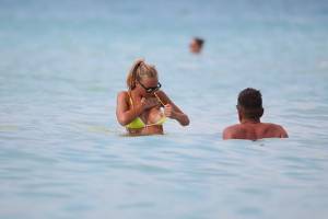 Laura Cremaschi Topless In The Sea In Miami-k7b74mu0r4.jpg