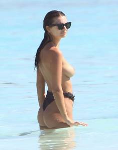 Emily Ratajkowski Topless On A Beach In Cancun, Mexico-p7b742ajxi.jpg