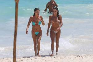 Arianny Celeste Topless On The Beach In Mexico-67b79ega3p.jpg
