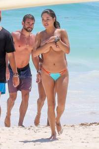 Arianny Celeste Topless On The Beach In Mexico-m7b79dqua5.jpg