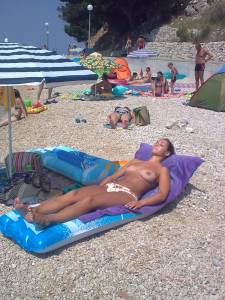 Sexy Beach Girl Kati b7b8j3837r