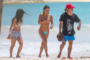 Arianny Celeste Topless On The Beach In Mexico-o7b79ec3oc.jpg
