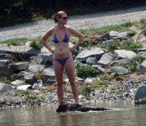 Voyeur Purple Bikini Girl Spy l7b8qsd7oz
