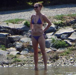 Voyeur-Purple-Bikini-Girl-Spy-r7b8qs2f5b.jpg