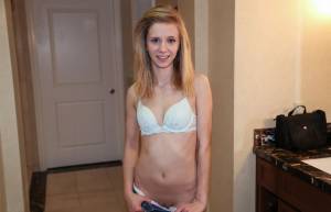 Cute Little Blonde Girlfriend [x40] s7b76k4xeb