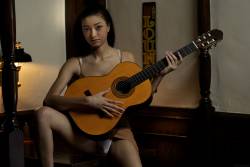 Scarlett-Bloom-Guitar-Hero-160-pictures-6000px-x7b9ok5yhr.jpg
