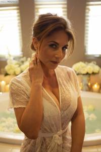 MILF Roberta Gemma (x90) 37b9tcp5nz