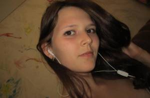 Amateur hottie gets naked at home 1637 i7bjawjde7