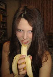 Amateur hottie gets naked at home 1637 37bjbcm10c