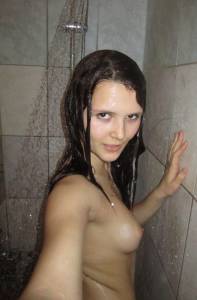 Amateur hottie gets naked at home 1637 d7bjbbhwql