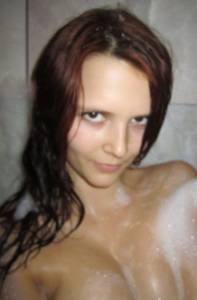 Amateur hottie gets naked at home 1637 07bjba0gzk