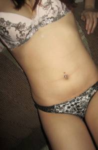 Amateur hottie gets naked at home 1637 d7bjbbv45u