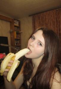 Amateur hottie gets naked at home 1637 q7bjaxceld