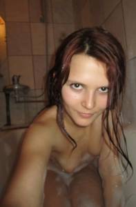 Amateur hottie gets naked at home 1637-k7bjaxdyfx.jpg