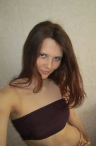 Amateur hottie gets naked at home 1637 67bjaw13ov