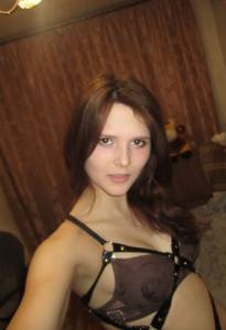 Amateur hottie gets naked at home 1637 w7bjavxanv