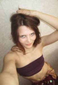 Amateur hottie gets naked at home 1637 y7bjbcryg6