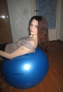 Amateur hottie gets naked at home 1637 n7bjax4kx7